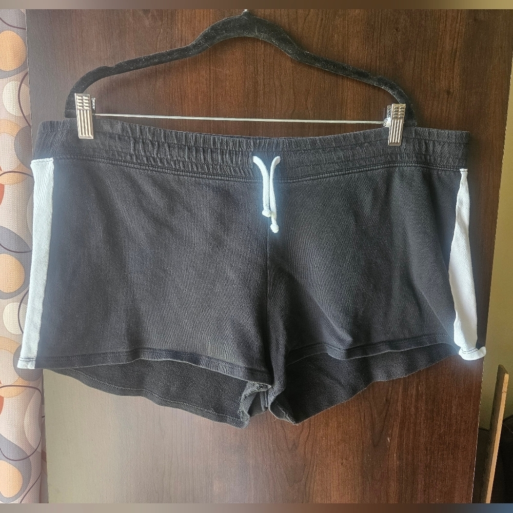 Divided By H&M Black and White Women's Shorts Size XL